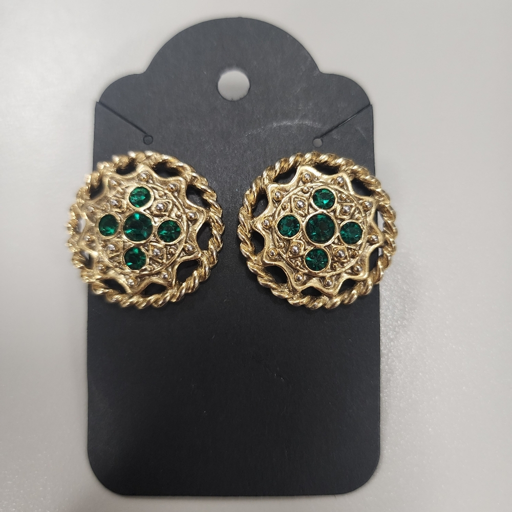Vintage Ornate Gold Tone Earrings Emerald Green Rhinestones Filigree Post-back
